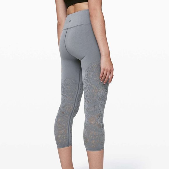 EUC Lululemon Reveal Crop